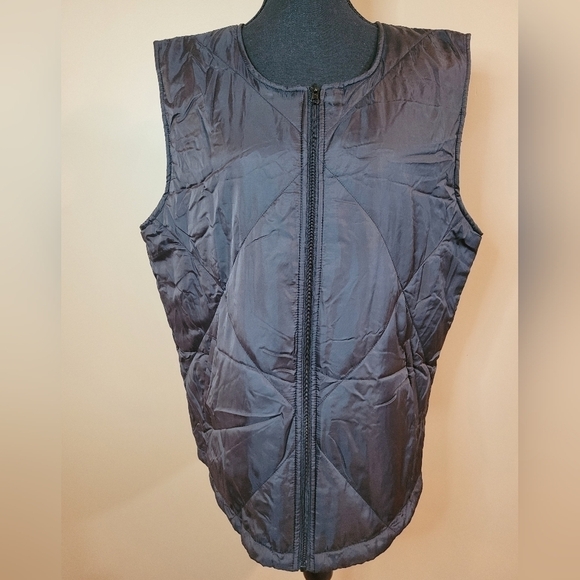 NWT SOCIALITE Quilted Lightweight Black Vest, Zipper Closure, Size L/XL - Picture 7 of 16